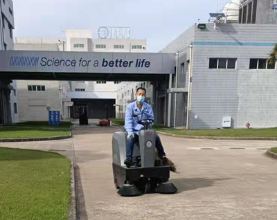 驾驶式扫地机
